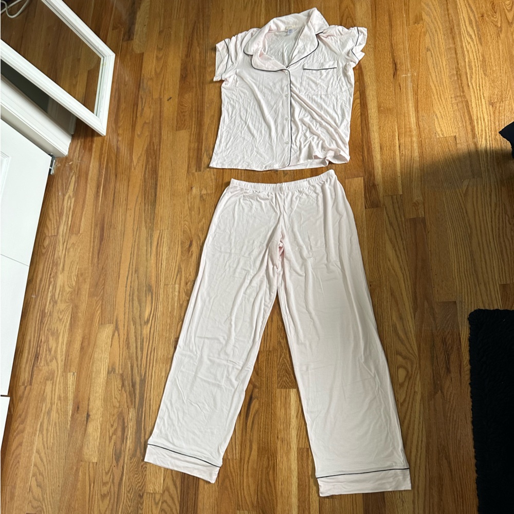 Eberjey Pajama Set. Size medium. New without tags. Light pink SUPER SOFT